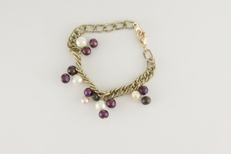 mixed-color-pearl-with-gold-layered-chain-necklace