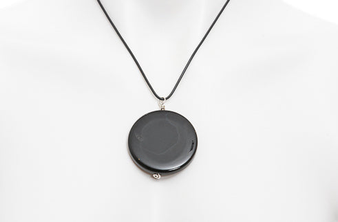 round-black-agate-pendant-with-leather-cord-necklace