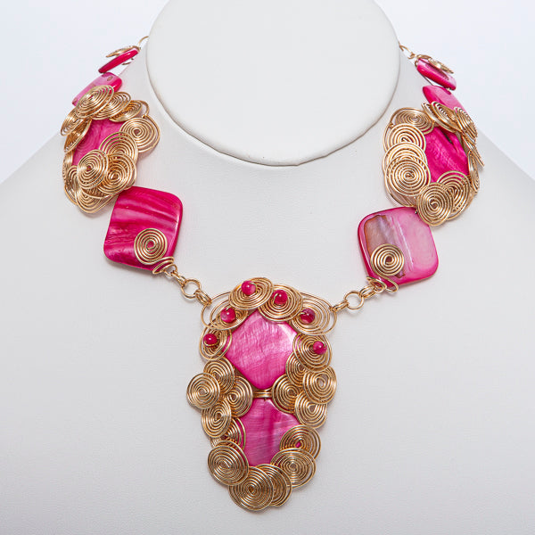 pink-sea-shells-with-gold-layered-wire-necklace-set