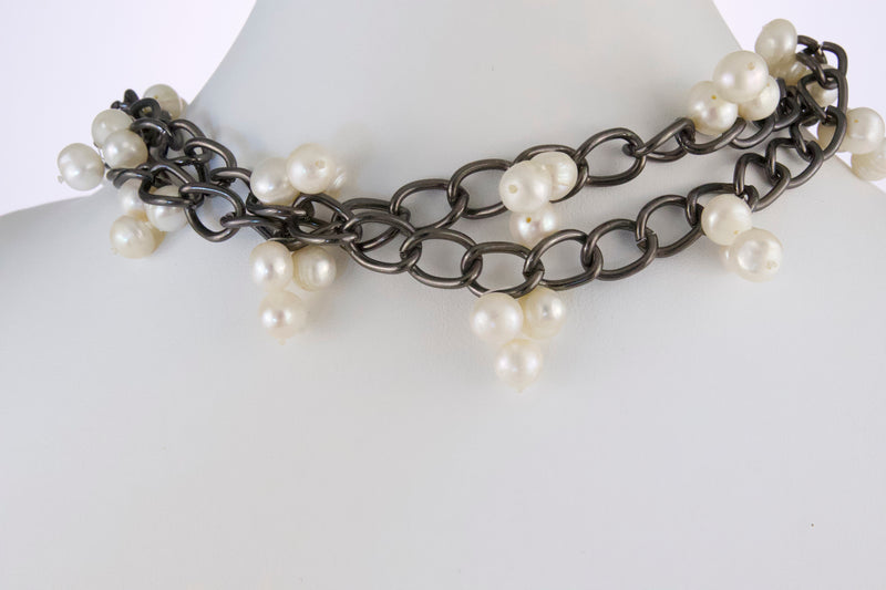 white-freshwater-pearls-with-black-chain-laureate